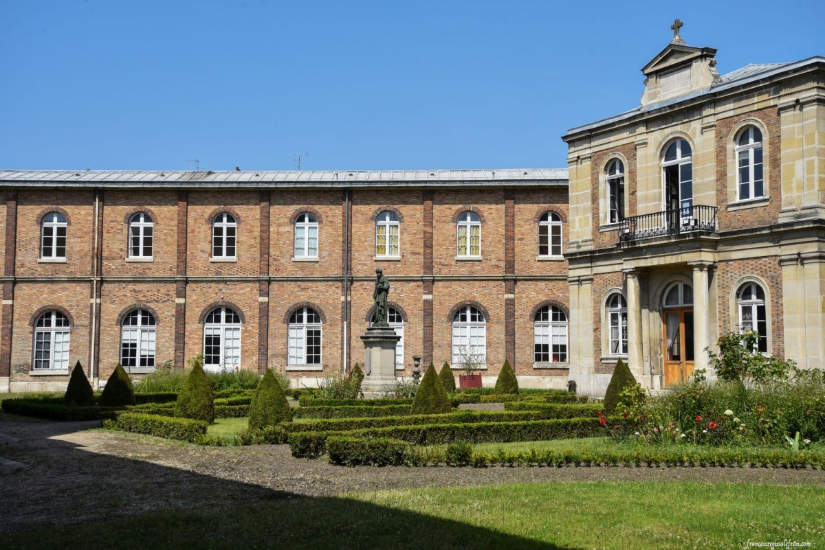 Frat'zone Holy Games à la Fondation Eugène Napoléon. © François-Régis Salefran.