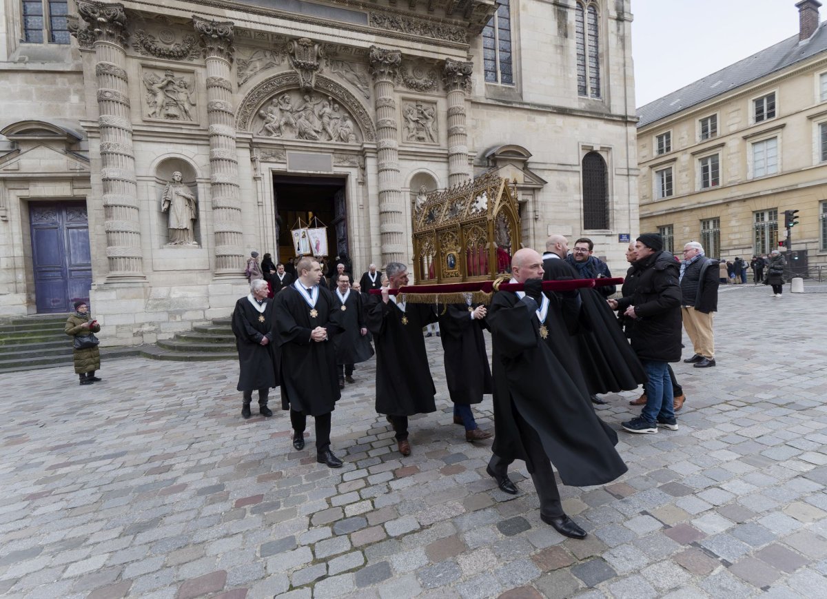 Neuvaine de sainte Geneviève 2025 : messe et procession. © Yannick Boschat / Diocèse de Paris.