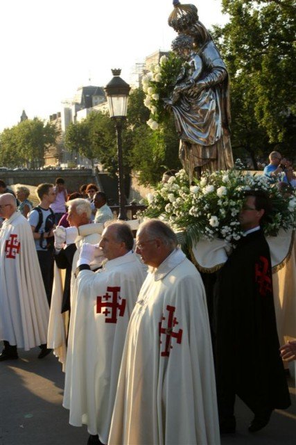 Procession fluviale du 15 août 2009. © saint-hippolyte.net.