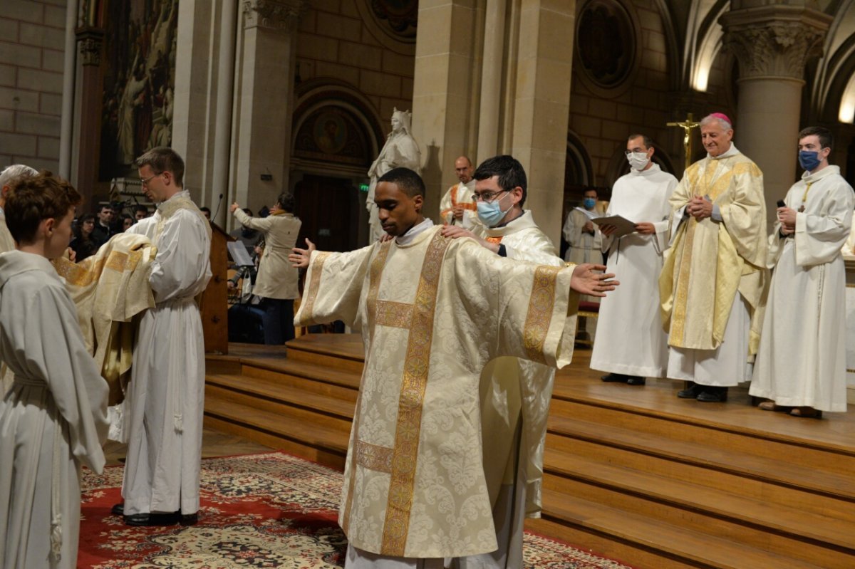 Ordinations diaconales en vue du sacerdoce 2020 à Saint-Ambroise (11e). © Marie-Christine Bertin / Diocèse de Paris.