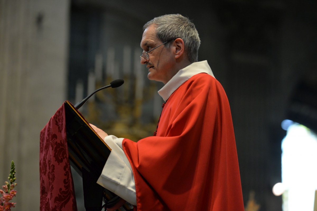 Confirmation des adultes au cours de la Vigile de Pentecôte 2023, (…). © Marie-Christine Bertin / Diocèse de Paris.