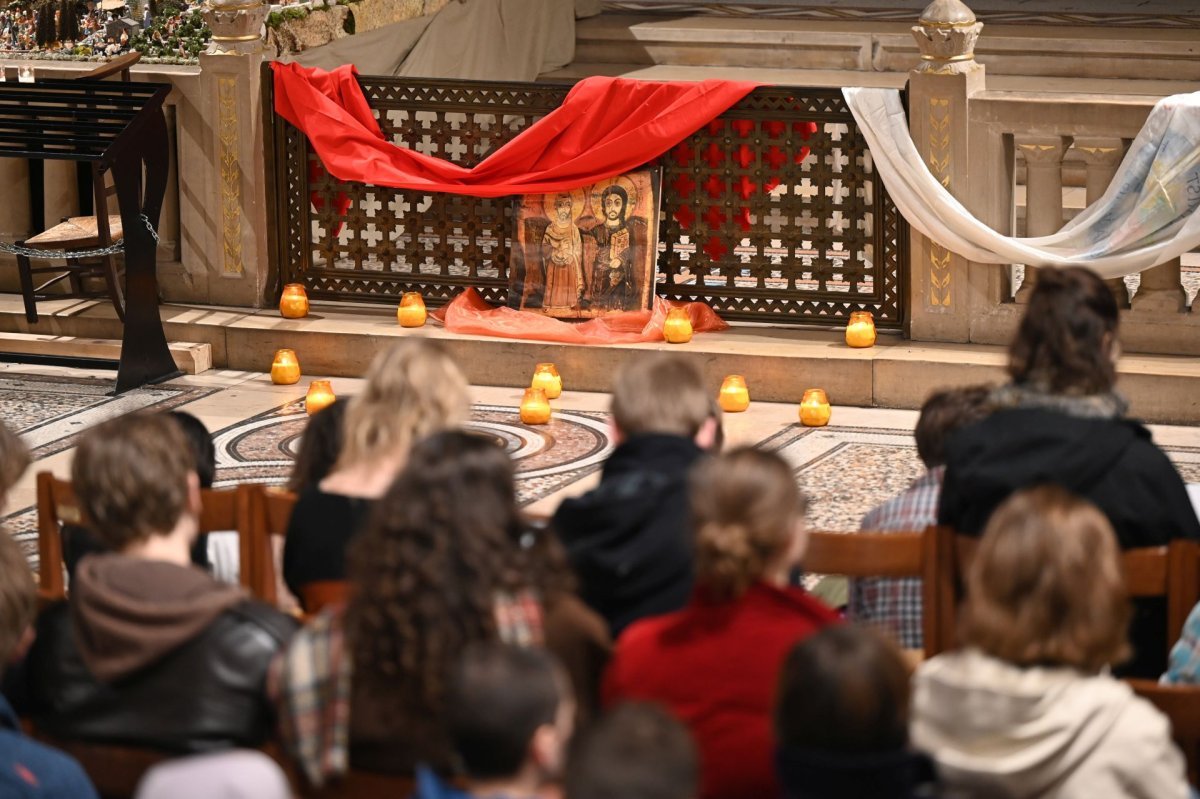 Prière du matin à Saint-Pierre de Montrouge. © Marie-Christine Bertin / Diocèse de Paris.