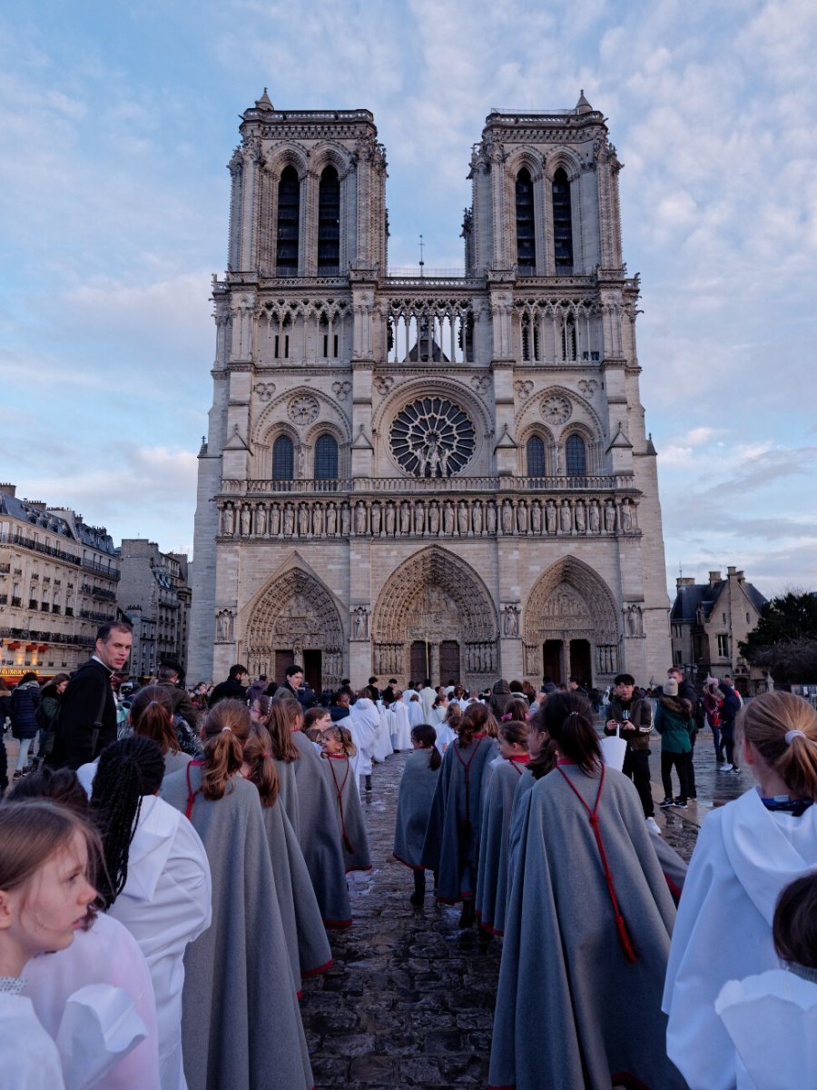 Procession à Notre-Dame de Paris. © Yannick Boschat / Diocèse de Paris.