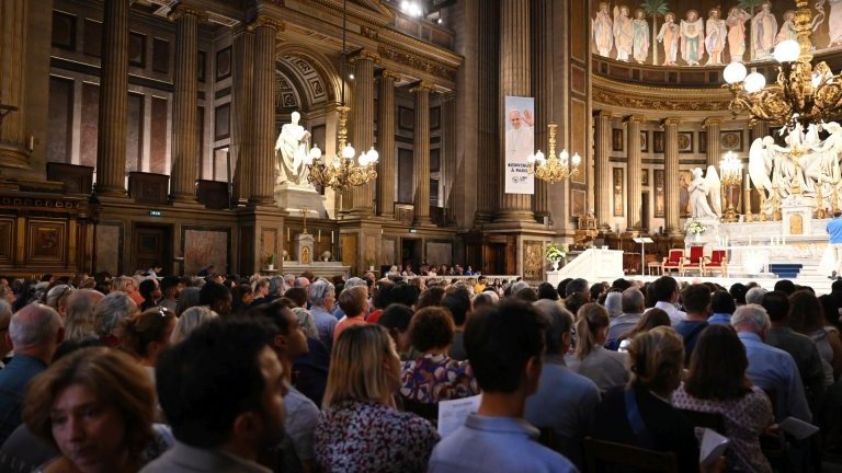 Messe de bénédiction des volontaires pour la visite du Pape Léon XIV à Paris. (c) Marie-Christine Bertin / Diocèse de Paris.