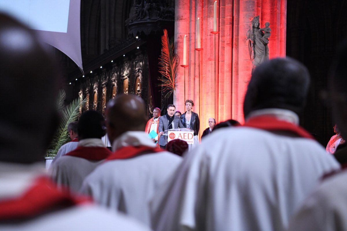 “La Nuit des Témoins” à Notre-Dame de Paris. © Laurence Mullenders.