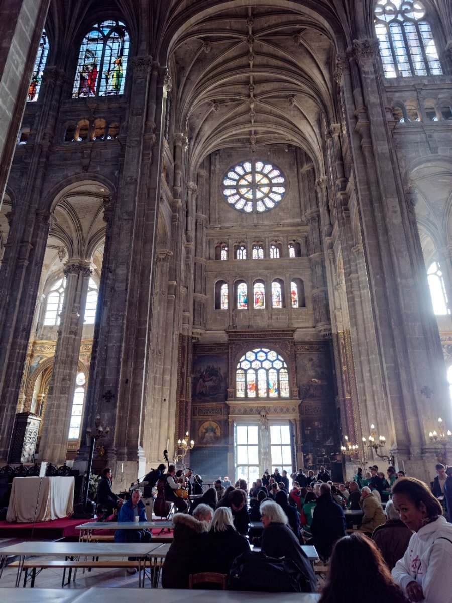 Rassemblement diocésain pour la 2e Journée Mondiale des Pauvres à Saint-Eustache. © Yannick Boschat / Diocèse de Paris.