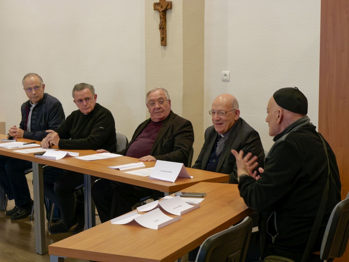 Clôture de l'enquête diocésaine pour la cause en canonisation de Mgr (…). © Yannick Boschat / Diocèse de Paris.