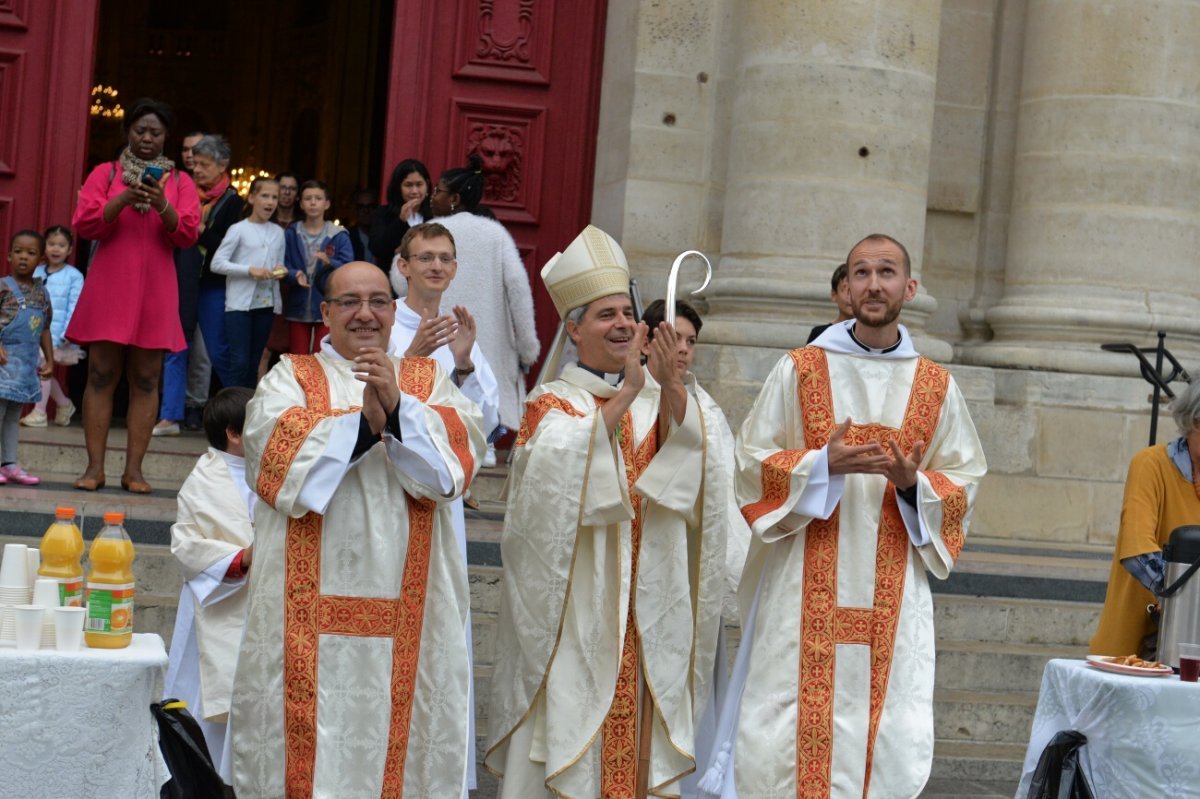 Ordinations diaconales en vue du sacerdoce 2019. Par Mgr Denis Jachiet, évêque auxiliaire de Paris, le 22 septembre 2019 à Saint-Paul-Saint-Louis. © Marie-Christine Bertin / Diocèse de Paris.