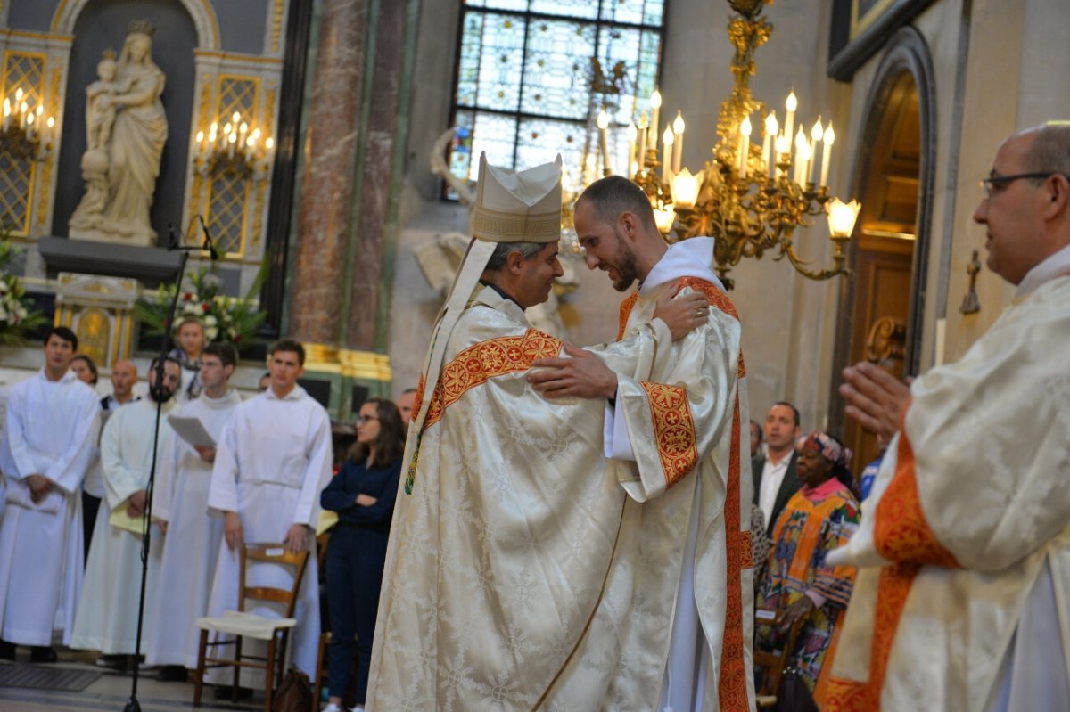 Ordinations diaconales en vue du sacerdoce 2019. Par Mgr Denis Jachiet, évêque auxiliaire de Paris, le 22 septembre 2019 à Saint-Paul-Saint-Louis. © Marie-Christine Bertin / Diocèse de Paris.