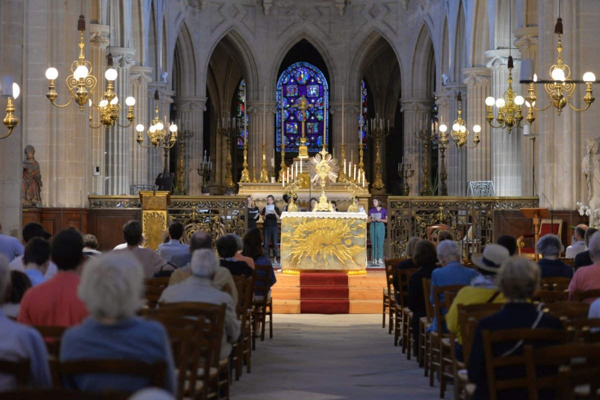 Messe et veillée de prière pour les futurs prêtres. © Marie-Christine Bertin / Diocèse de Paris.