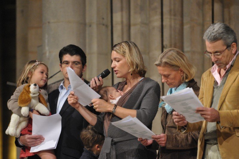 Actions de grâce et intentions de prières pour les familles et la jeunesse.. 