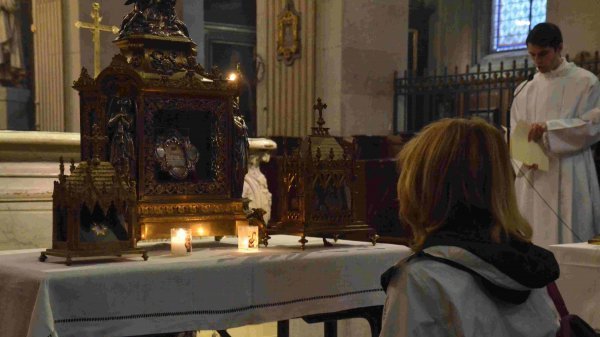 Accueil des reliques de sainte Geneviève à Saint-Louis en l'Île