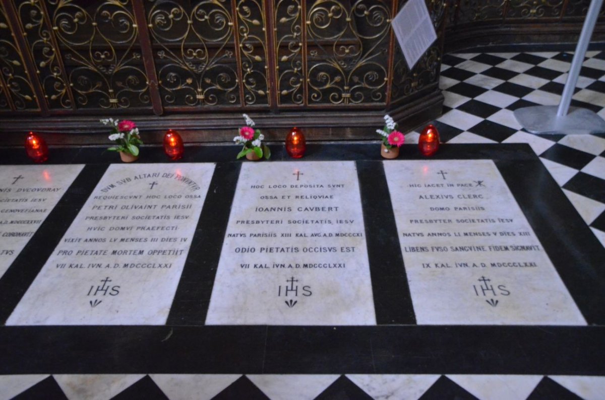 Tombe des 5 jésuites fusillés durant la Commune de Paris. © Église Saint-Ignace.