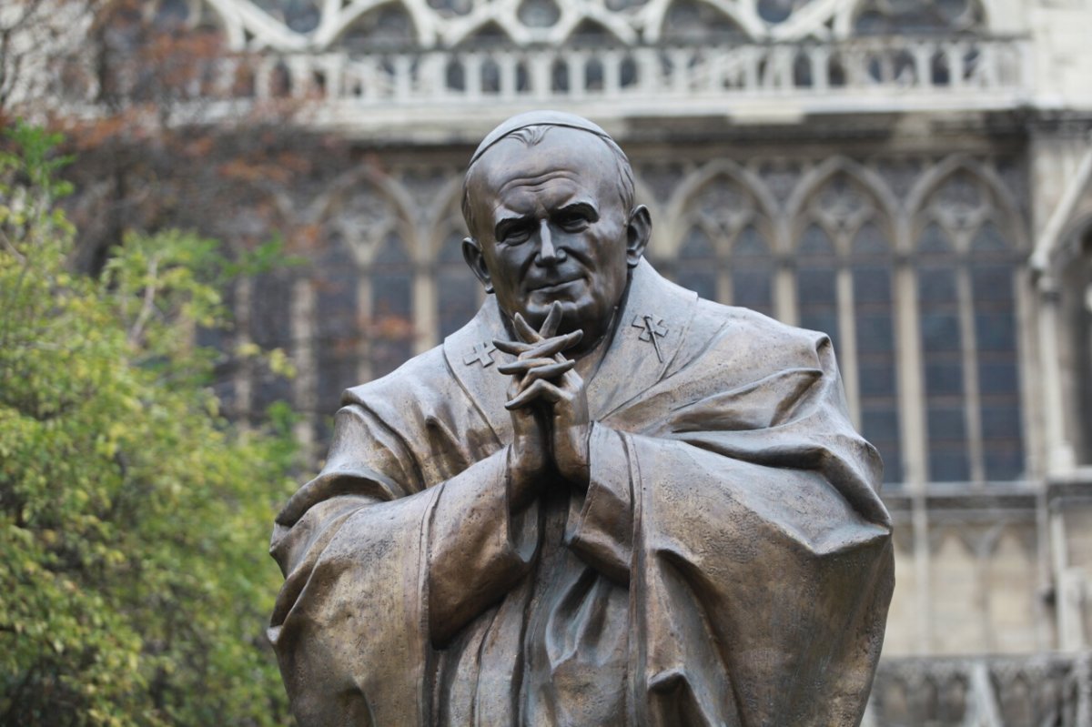 Statue de saint Jean-Paul II. © Yannick Boschat.