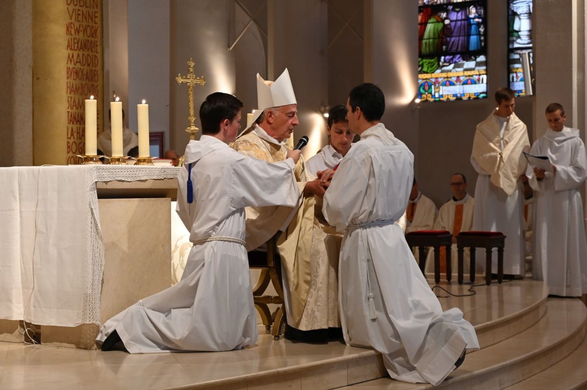 Ordinations diaconales en vue du sacerdoce à Saint-Jean-Baptiste de La Salle (…). © Marie-Christine Bertin / Diocèse de Paris.