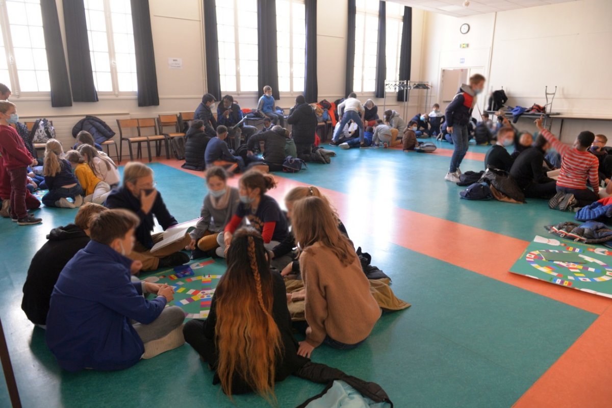 Rassemblement des servants et servantes de la liturgie. © Marie-Christine Bertin / Diocèse de Paris.