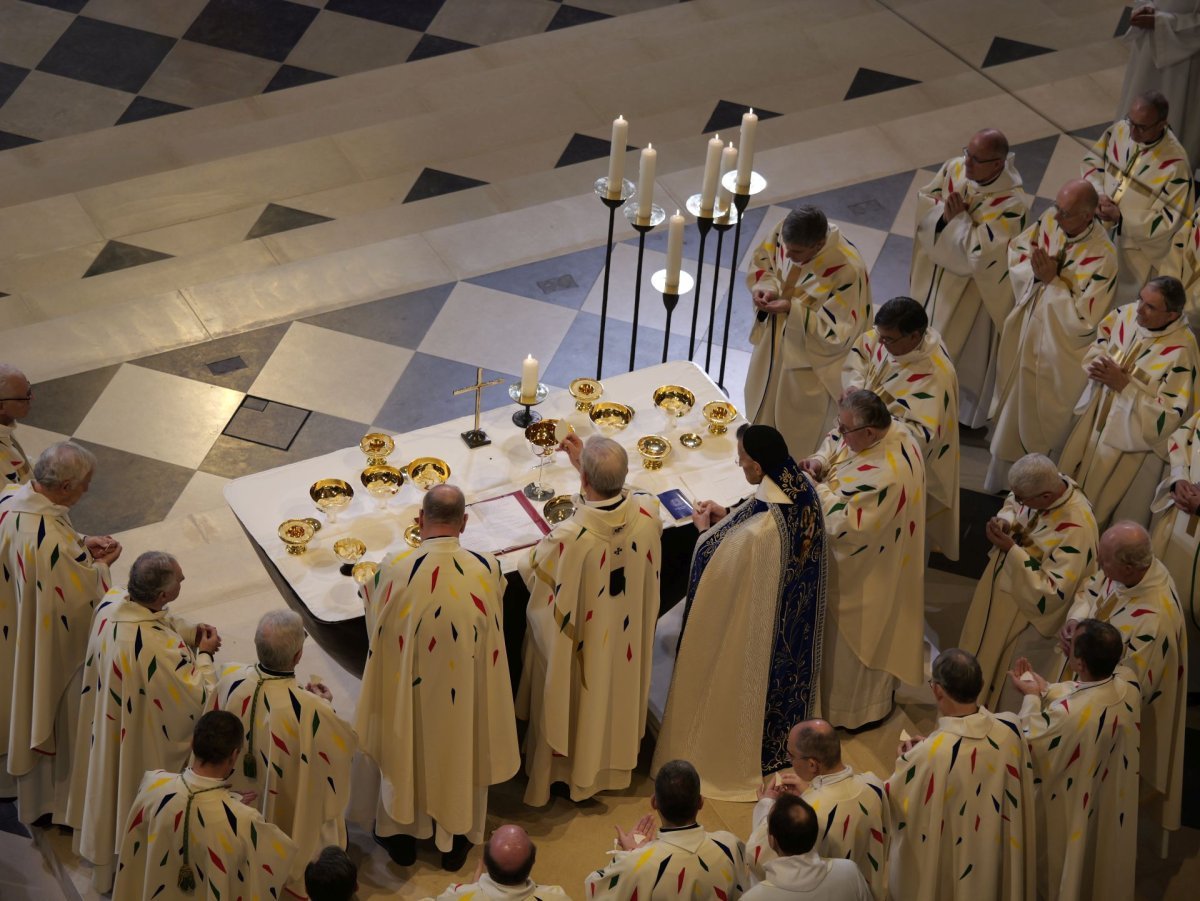 Messe de consécration de l'autel de Notre-Dame de Paris. © Yannick Boschat / Diocèse de Paris.