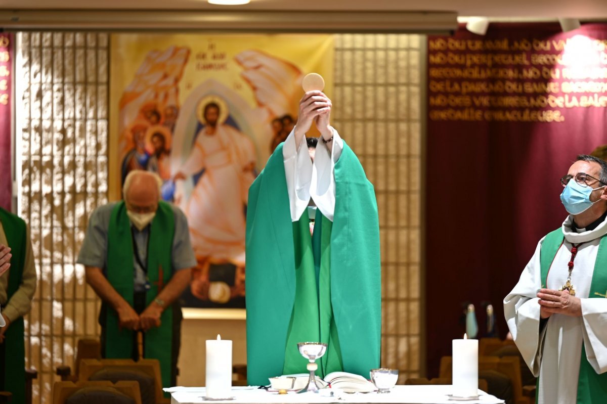 Messe des nouveaux prêtres à la Maison Marie-Thérèse. © Marie-Christine Bertin / Diocèse de Paris.