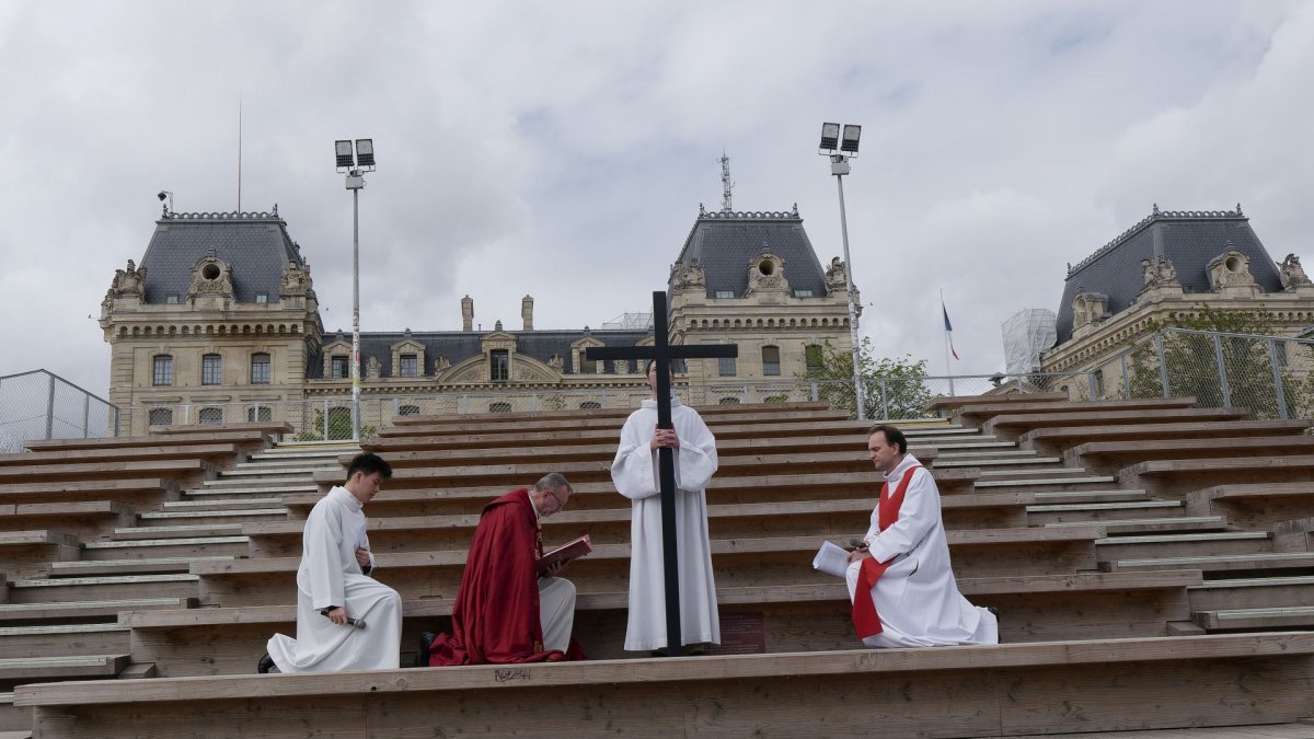 Chemin de croix de Notre-Dame de Paris 2024. © Yannick Boschat / Diocèse de Paris.