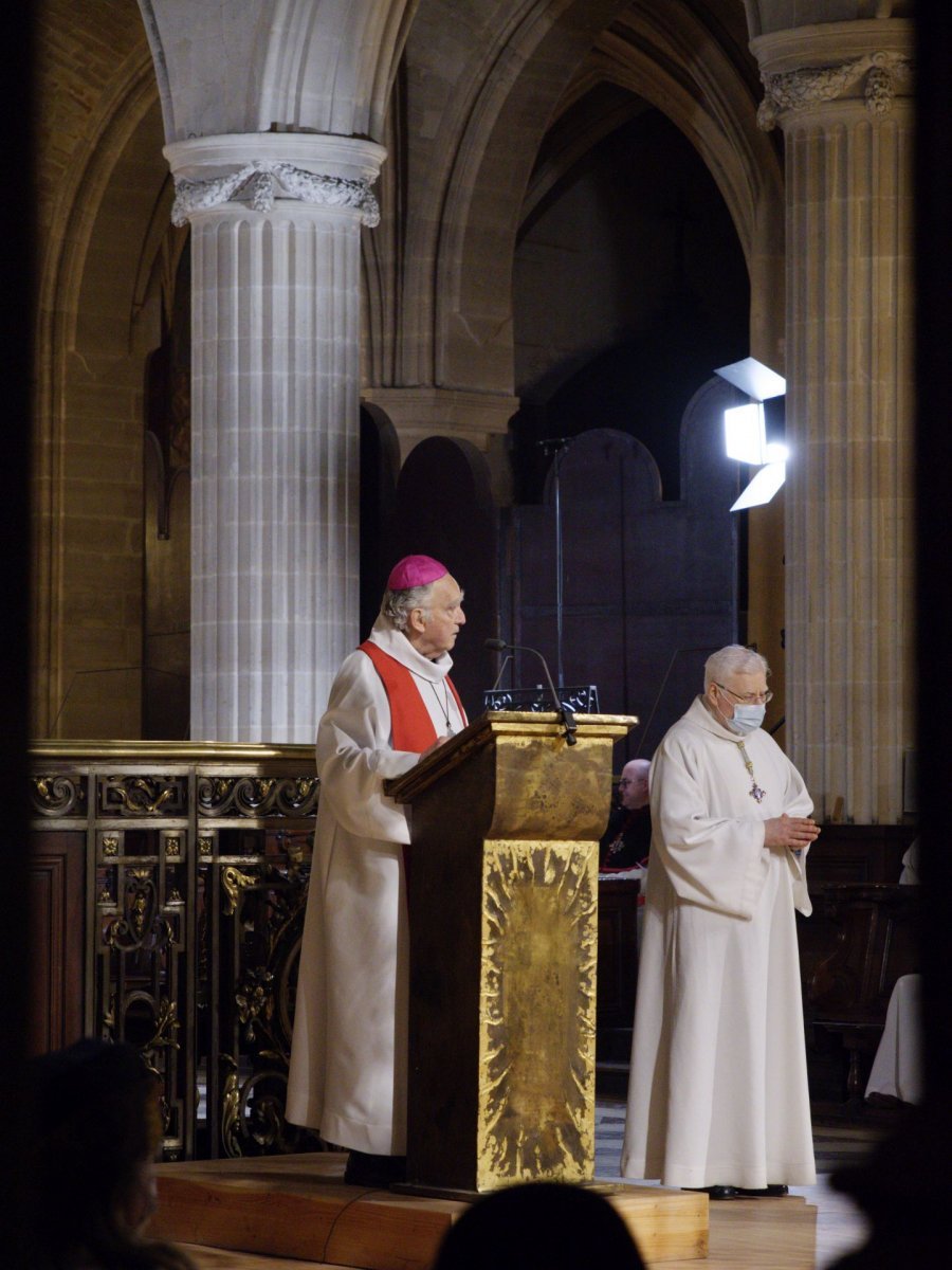 Ostention de la sainte couronne d'épines. © Yannick Boschat / Diocèse de Paris.