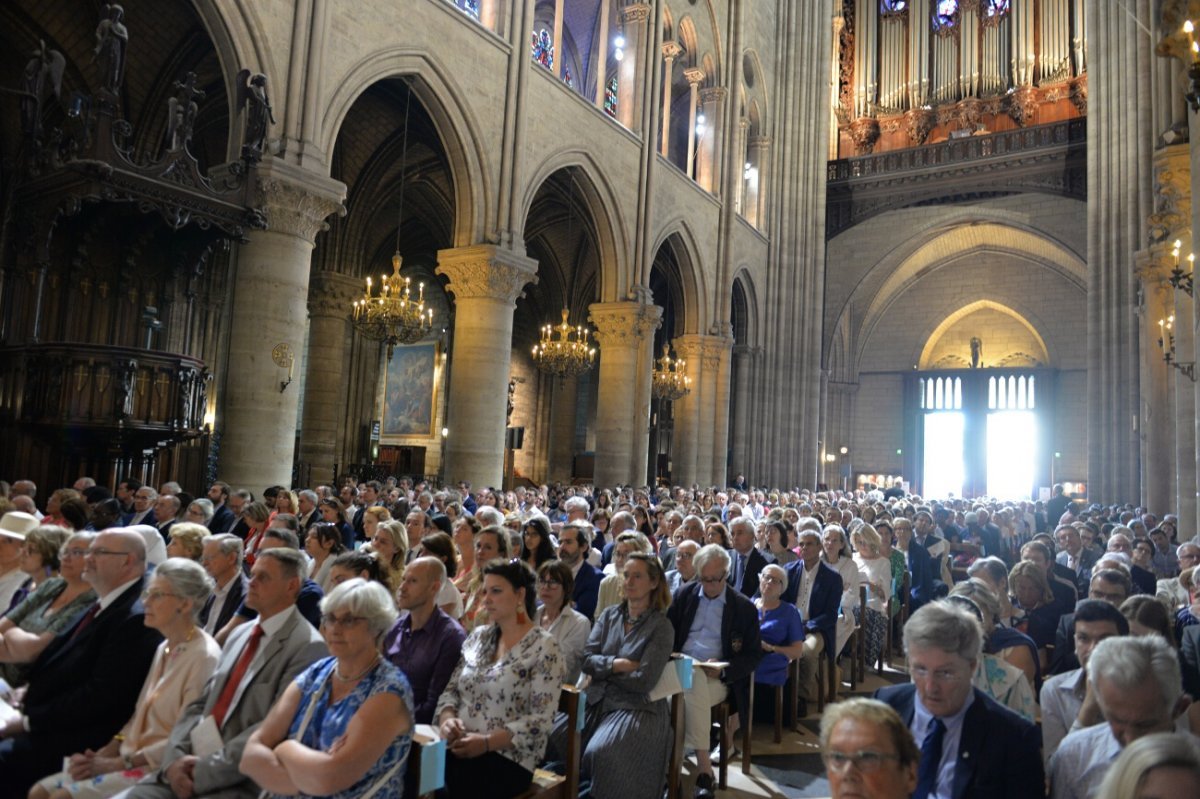 Liturgie eucharistique. © Marie-Christine Bertin / Diocèse de Paris.