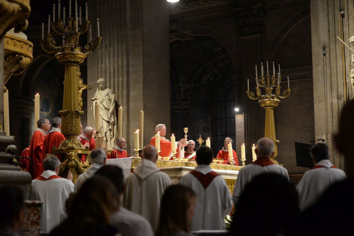 Confirmation des adultes au cours de la Vigile de Pentecôte 2023, (…). © Marie-Christine Bertin / Diocèse de Paris.