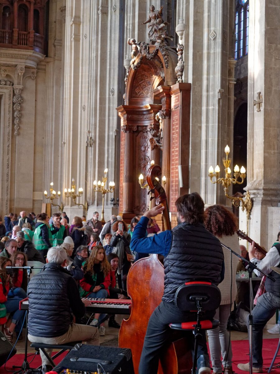 Rassemblement diocésain pour la 2e Journée Mondiale des Pauvres à Saint-Eustache. © Yannick Boschat / Diocèse de Paris.