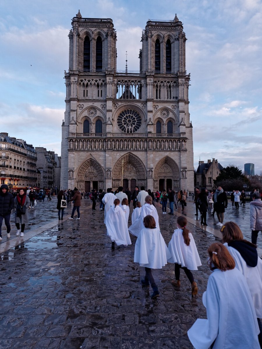 Procession à Notre-Dame de Paris. © Yannick Boschat / Diocèse de Paris.