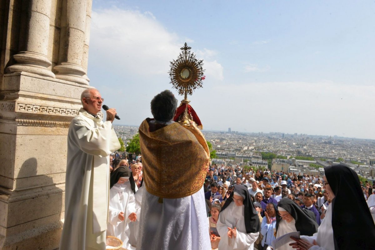 Procession de la Fête-Dieu. © Marie-Christine Bertin / Diocèse de Paris.