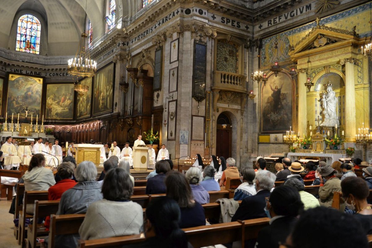 Messe des nouveaux prêtres à Notre-Dame des Victoires 2021. © Marie-Christine Bertin / Diocèse de Paris.