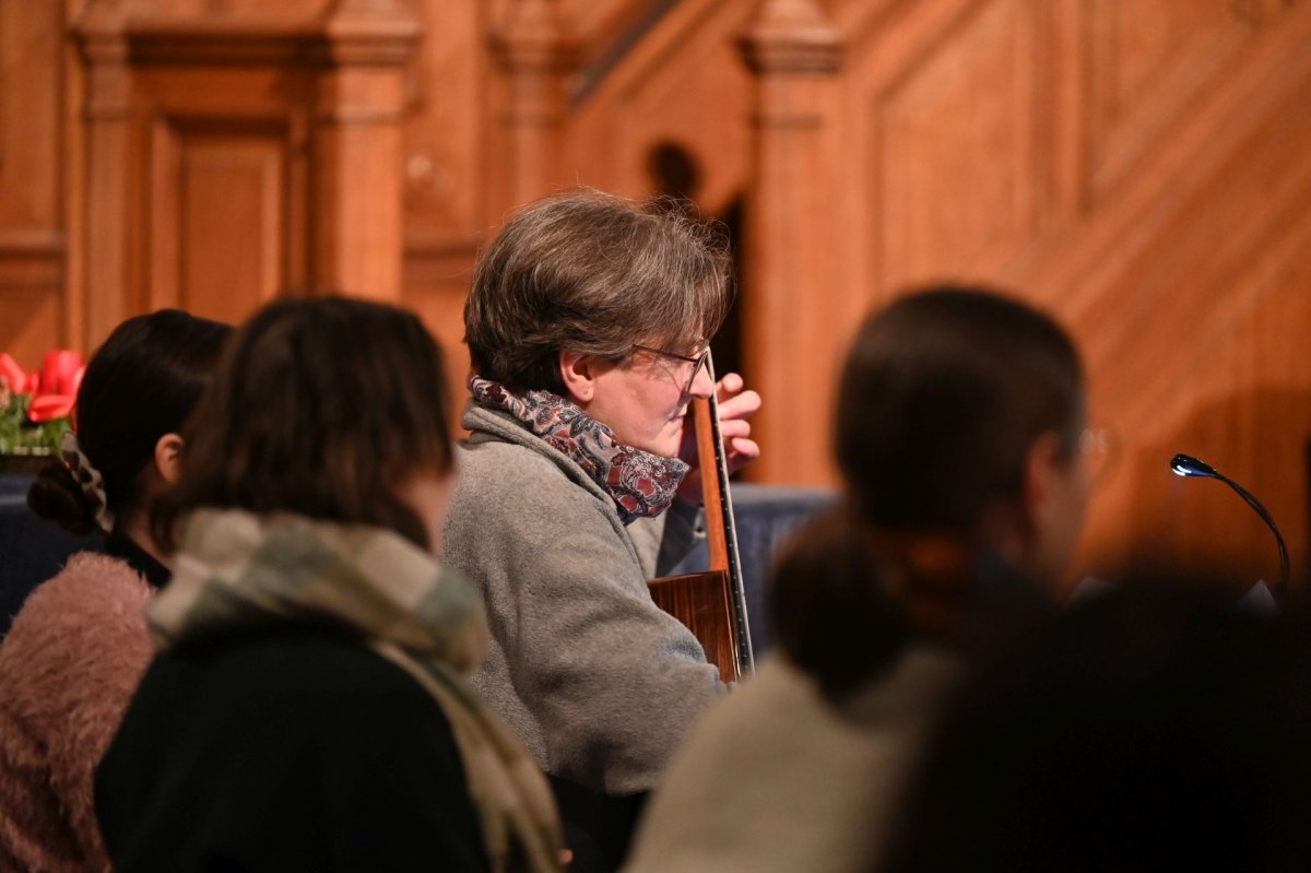 Prière du soir au Temple de Pentemont. © Marie-Christine Bertin / Diocèse de Paris.