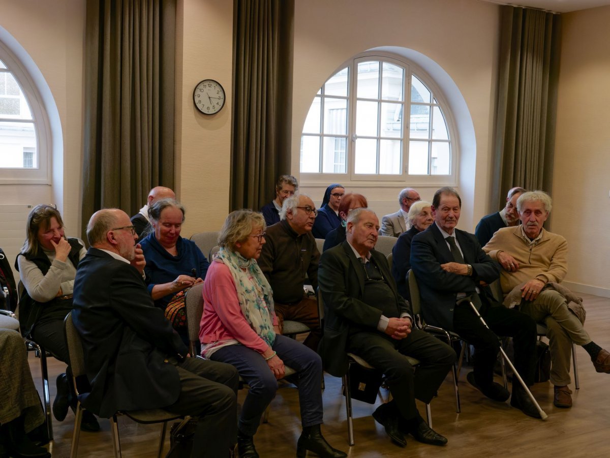 Clôture de l'enquête diocésaine pour la cause en canonisation de Mgr (…). © Yannick Boschat / Diocèse de Paris.