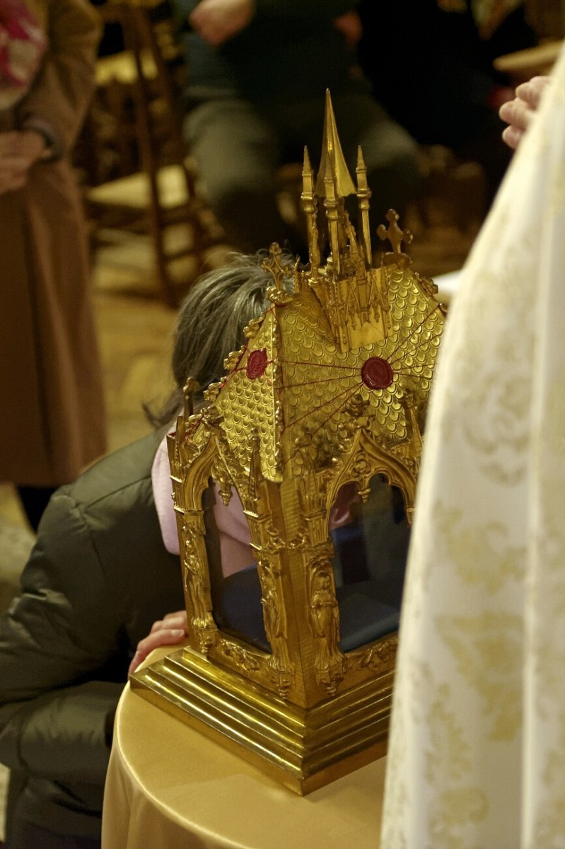 Accueil des reliques de sainte Geneviève à Saint-Léon (15e). © Trung Hieu Do / Diocèse de Paris.