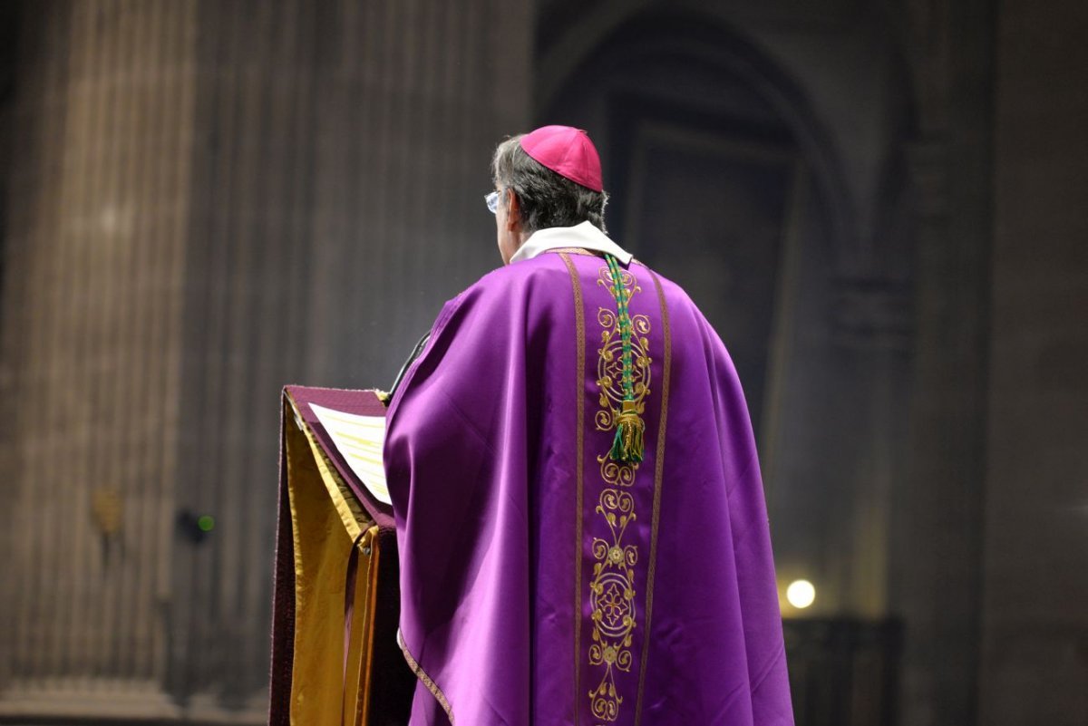 Messe autour de Mgr Michel Aupetit. © Marie-Christine Bertin / Diocèse de Paris.