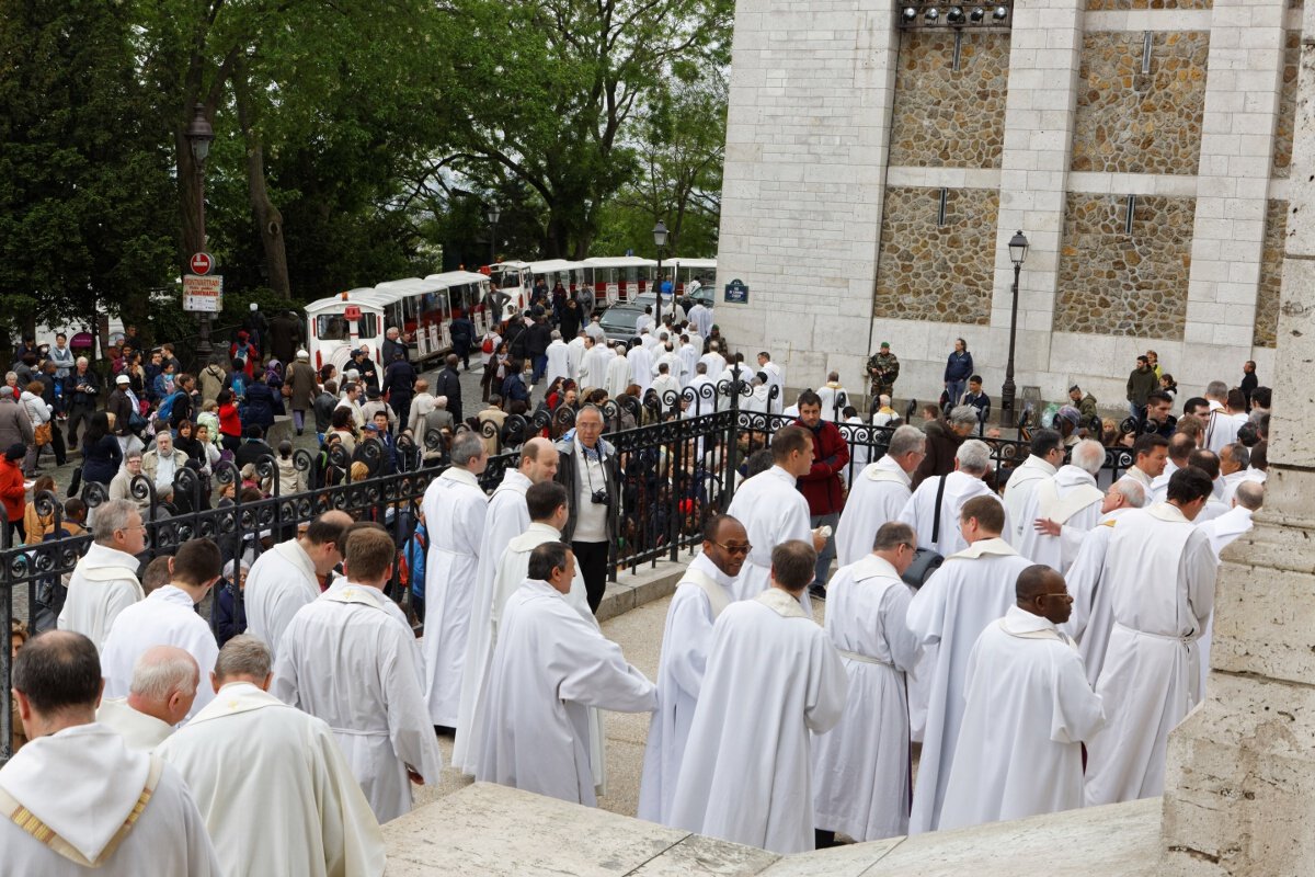 Le rassemblement des prêtres s'est poursuivi à Saint-Pierre de Montmartre. © Yannick Boschat / Diocèse de Paris.