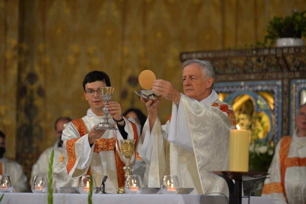 Ordinations diaconales en vue du sacerdoce 2020 à Saint-Jean de Montmartre (18e). 