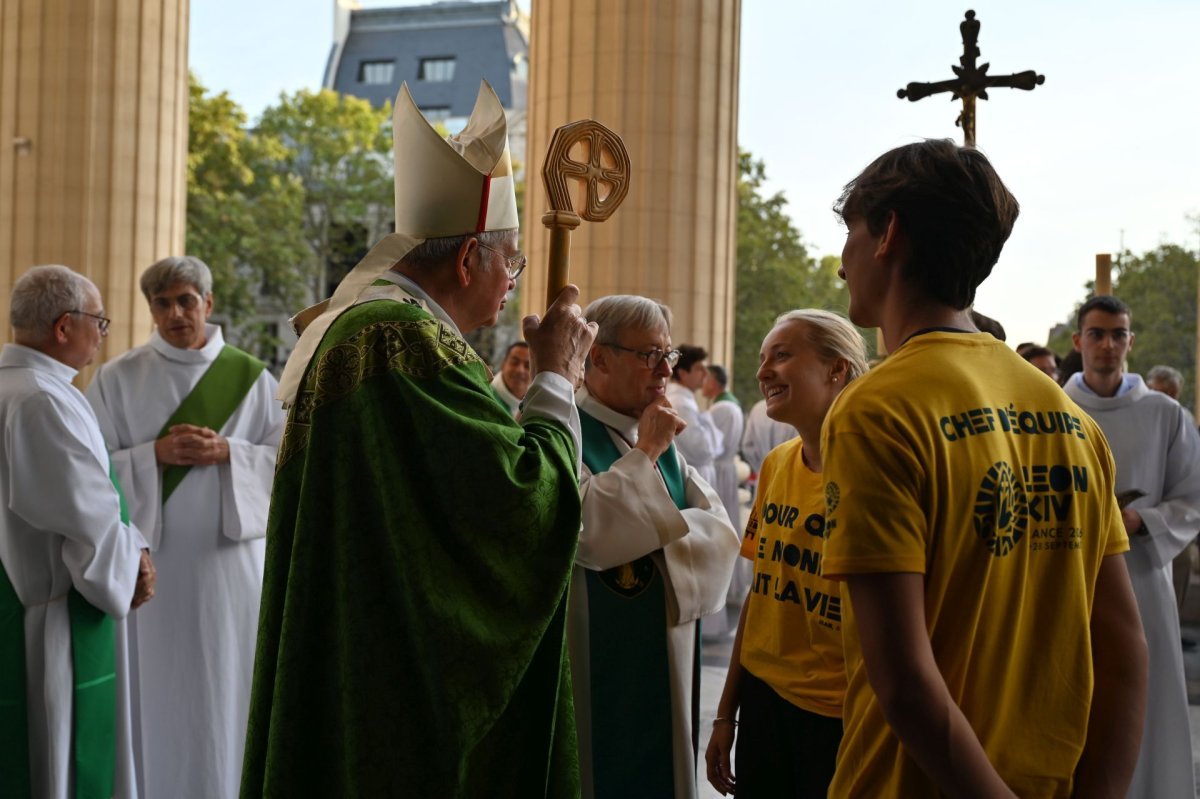 Messe de bénédiction des volontaires pour la visite du Pape Léon XIV à Paris. © Marie-Christine Bertin / Diocèse de Paris.