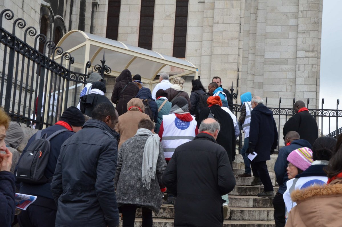 Montée des marches du Sacré-Cœur à l'occasion de la Journée Mondiale (…). © Michel Pourny / Diocèse de Paris.