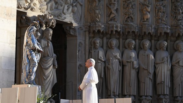 Prière des vêpres à Notre-Dame de Paris avec le pape Léon XIV
