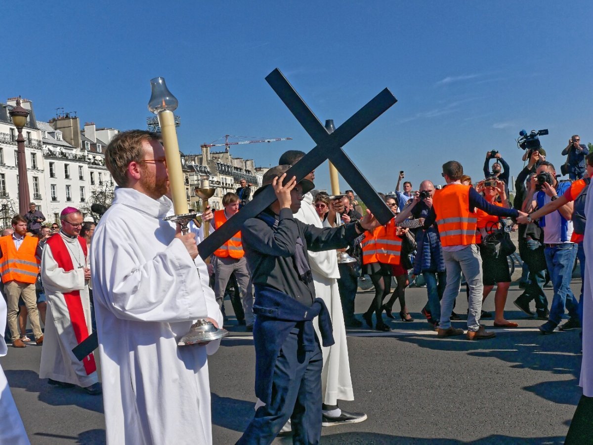 Chemin de croix de Notre-Dame de Paris. © Dominique Boschat / Diocèse de Paris.