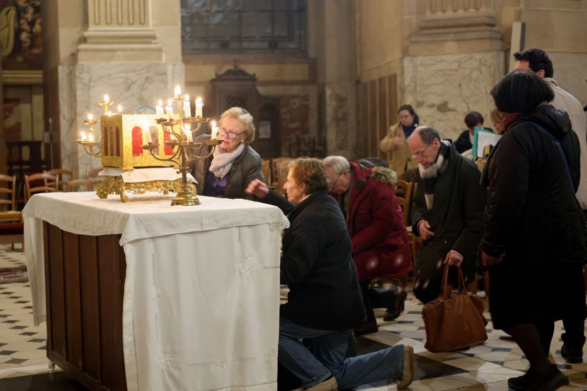 Accueil des reliques de St Thomas d' Aquin à l' église St Roch. © Trung Hieu Do / Diocèse de Paris.