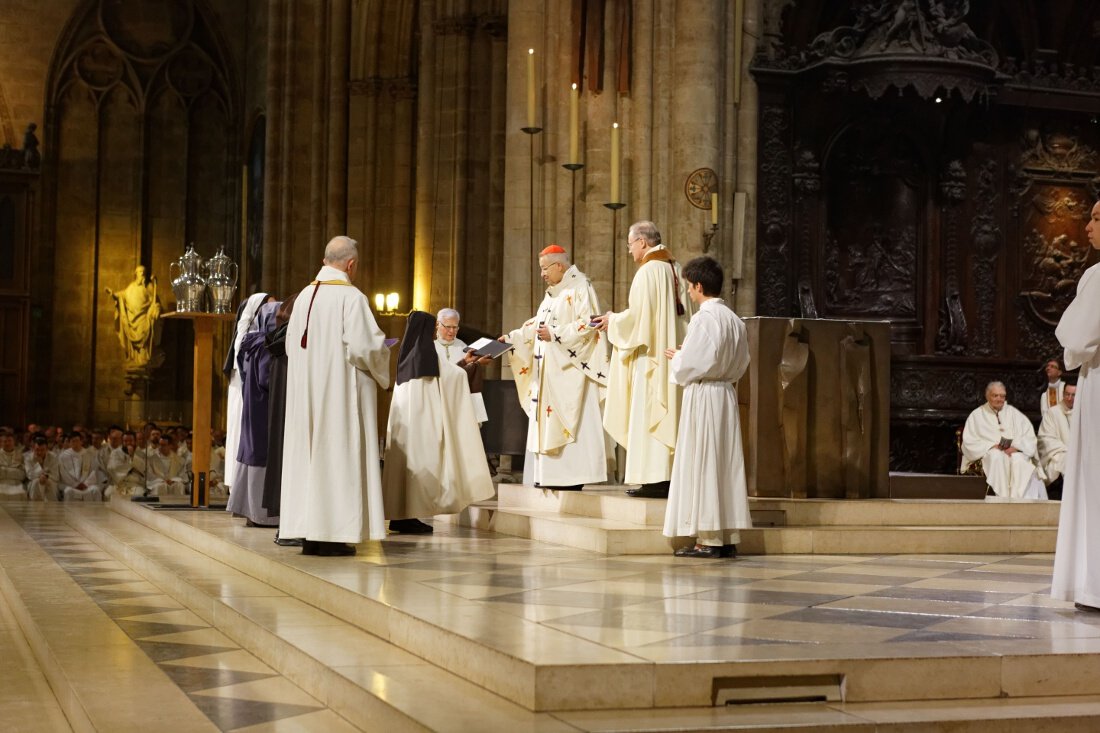 Les registres sont confiés aux communautés contemplatives. © Yannick Boschat / Diocèse de Paris.