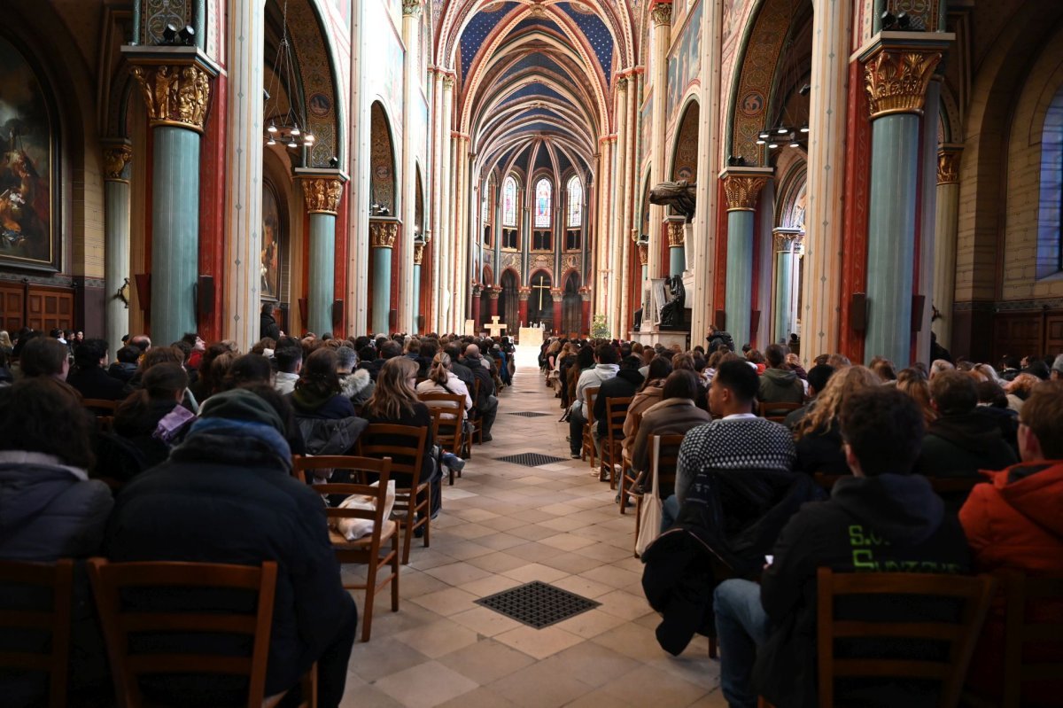 Prière du milieu du jour à Saint-Germain des Prés. © Marie-Christine Bertin / Diocèse de Paris.