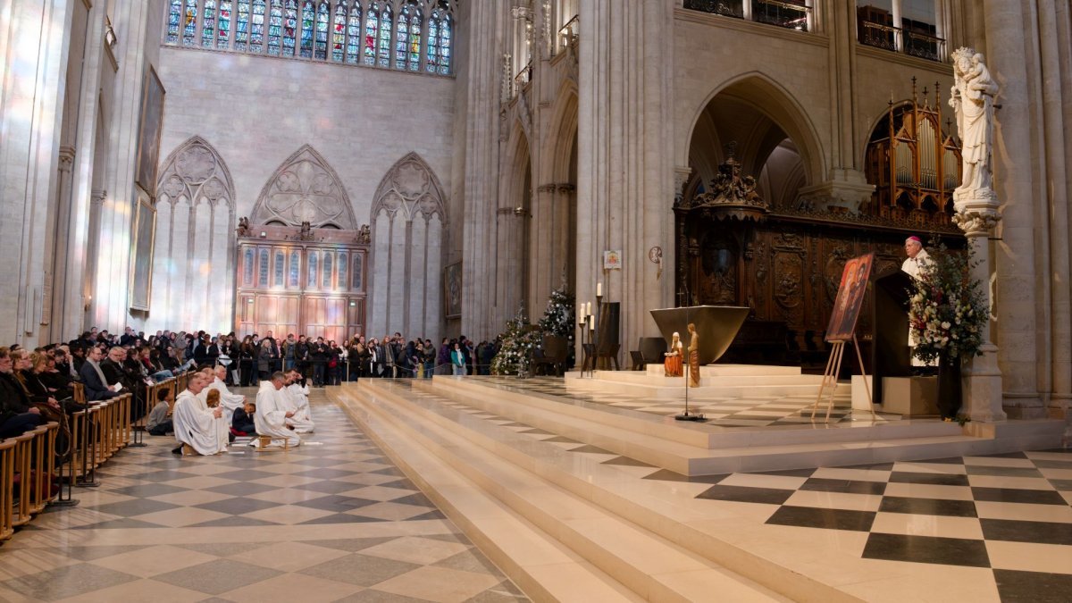 Prière du milieu du jour à Notre-Dame de Paris. © Yannick Boschat / Diocèse de Paris.