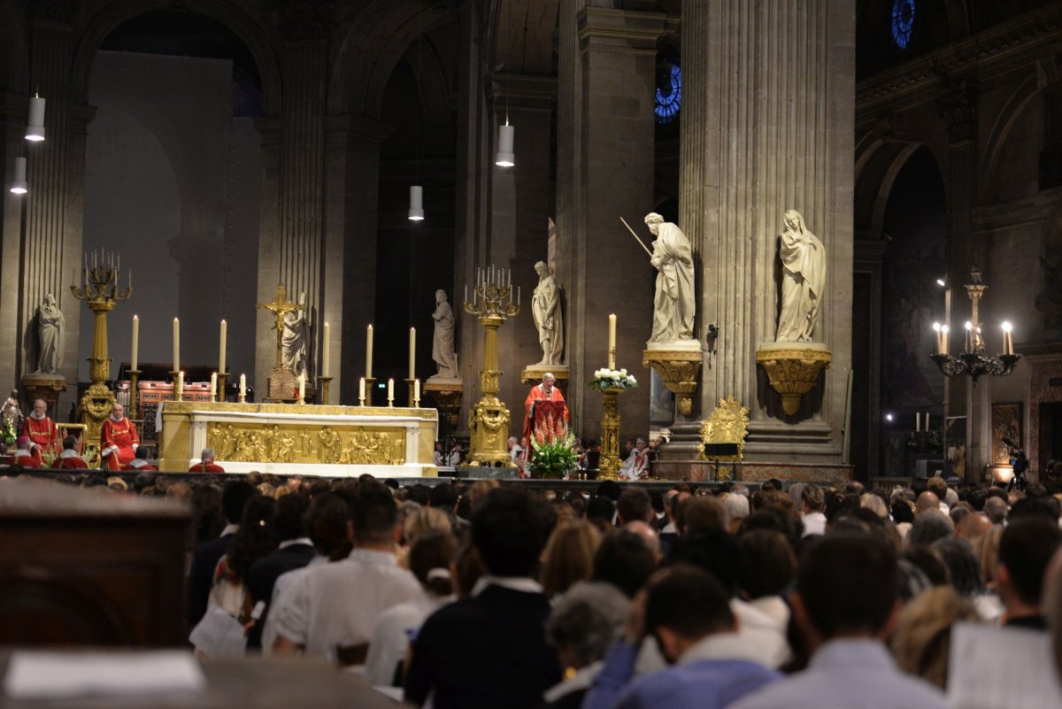 Confirmation des adultes au cours de la Vigile de Pentecôte 2023, (…). © Marie-Christine Bertin / Diocèse de Paris.