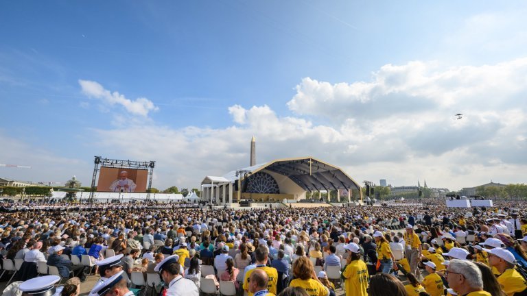 Messe en plein air avec le pape Léon XIV
