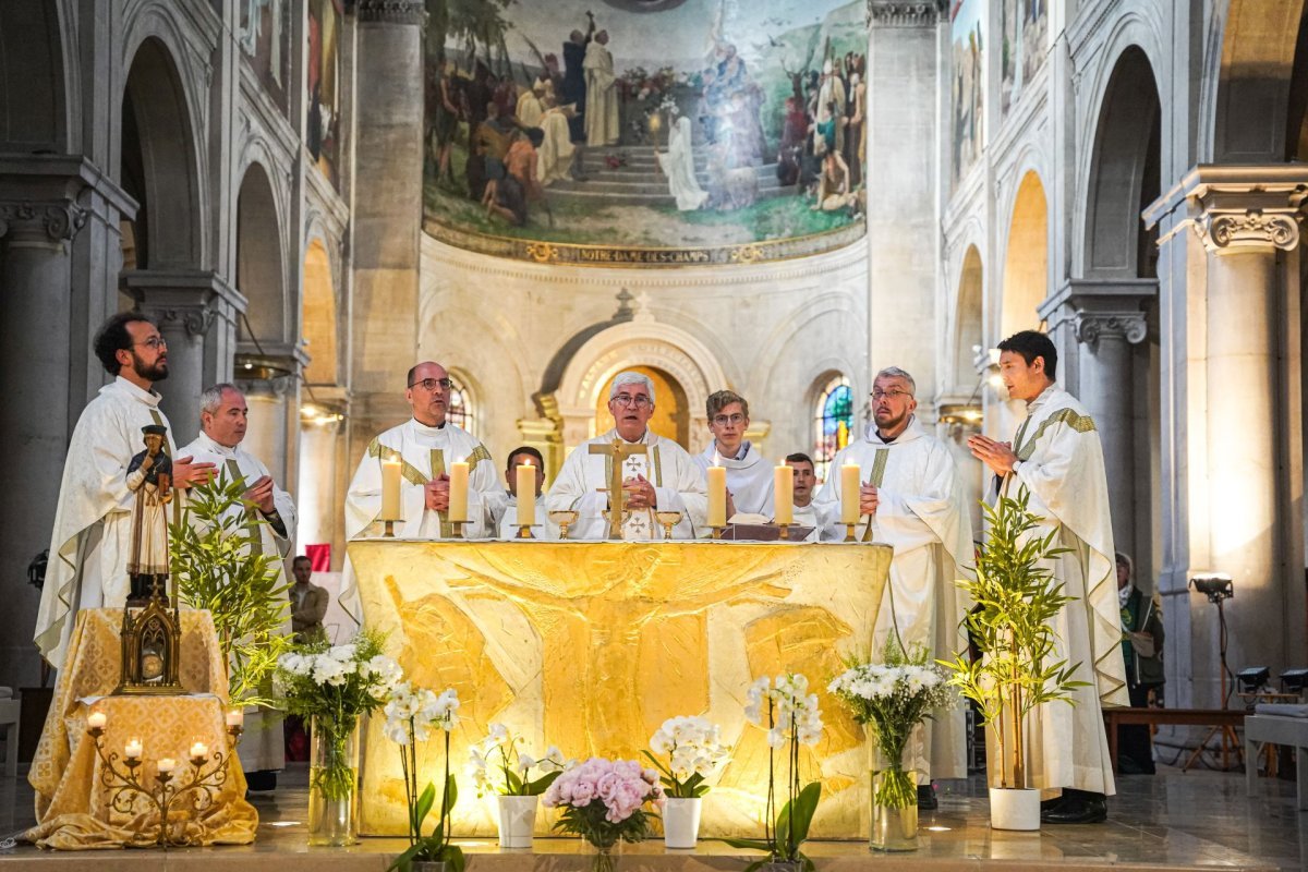 Procession de la Saint-Yves avec la mission bretonne et les juristes 2026. © Hanae Nejjari / Diocèse de Paris.