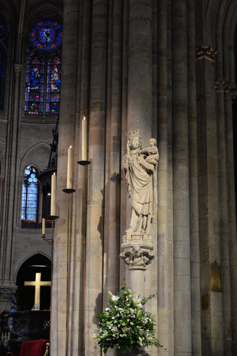 Statue Notre Dame de Paris. À Notre-Dame de Paris, avant l'incendie. © Marie-Christine Bertin / Diocèse de Paris.