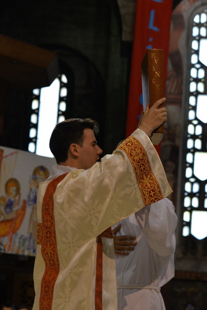 Ordinations diaconales en vue du sacerdoce 2019. Par Mgr Thibault Verny, évêque auxiliaire de Paris, le 8 septembre 2019 au Saint-Esprit. © Marie-Christine Bertin / Diocèse de Paris.