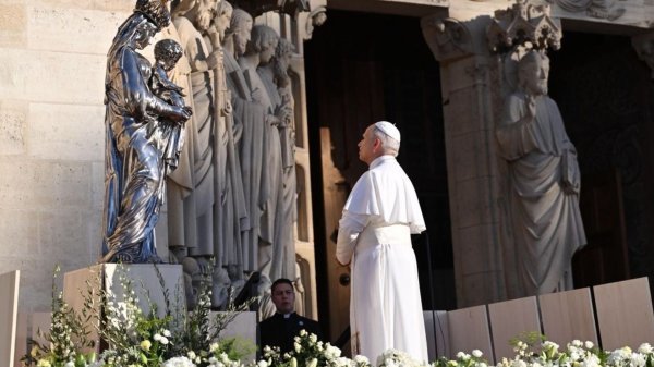 Prière des vêpres à Notre-Dame de Paris avec le pape Léon XIV